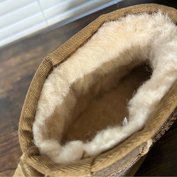 Bearpaw Ugg style booties shoes size 7 gold metallic brand new - Picture 5 of 6